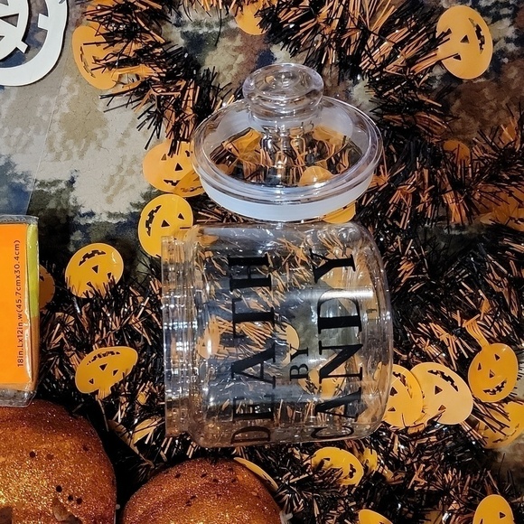 Halloween Decor bundle Pumpkins, garland, garden flag, Vintage Pillsbury book - Picture 8 of 9